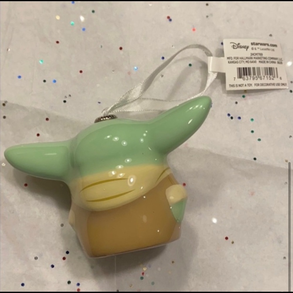Hallmark Star Wars Baby Yoda Ornament - Picture 5 of 5